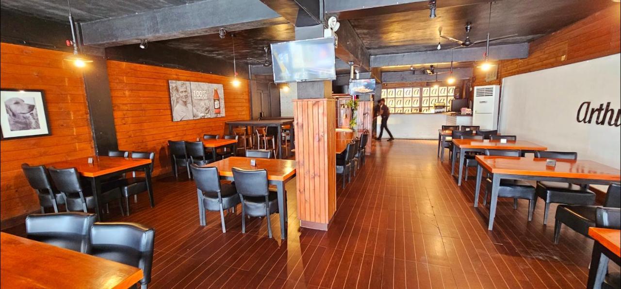 The Lion Pub & Hotel マウントラビニア エクステリア 写真
