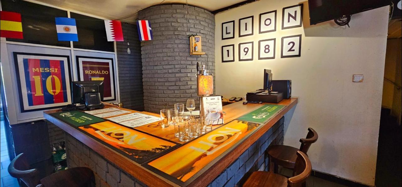 The Lion Pub & Hotel マウントラビニア エクステリア 写真